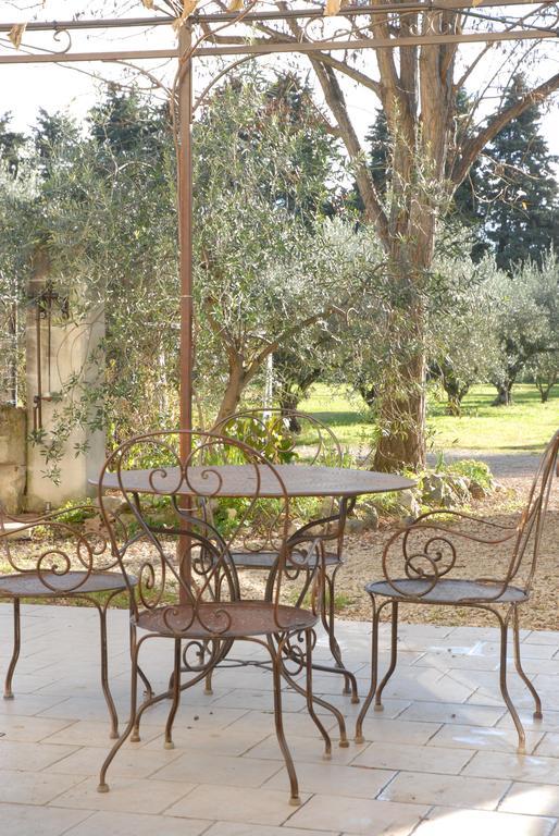 Gite Du Mas Des Oliviers Mézoargues Esterno foto