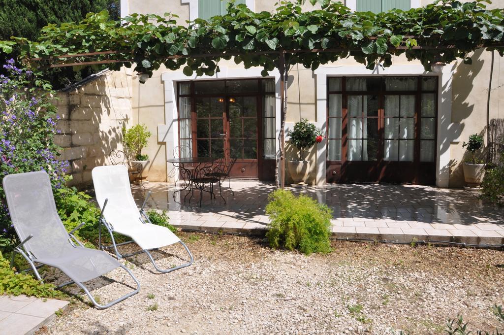 Gite Du Mas Des Oliviers Mézoargues Esterno foto